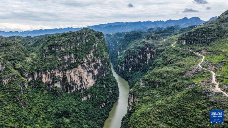 秋日峡谷景色美